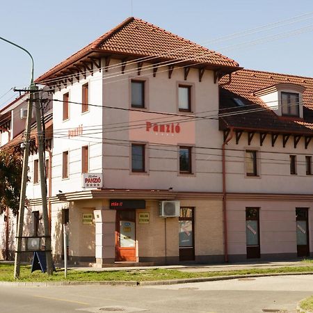 Malom Panzio Bed and Breakfast Kiskunfélegyháza Eksteriør billede