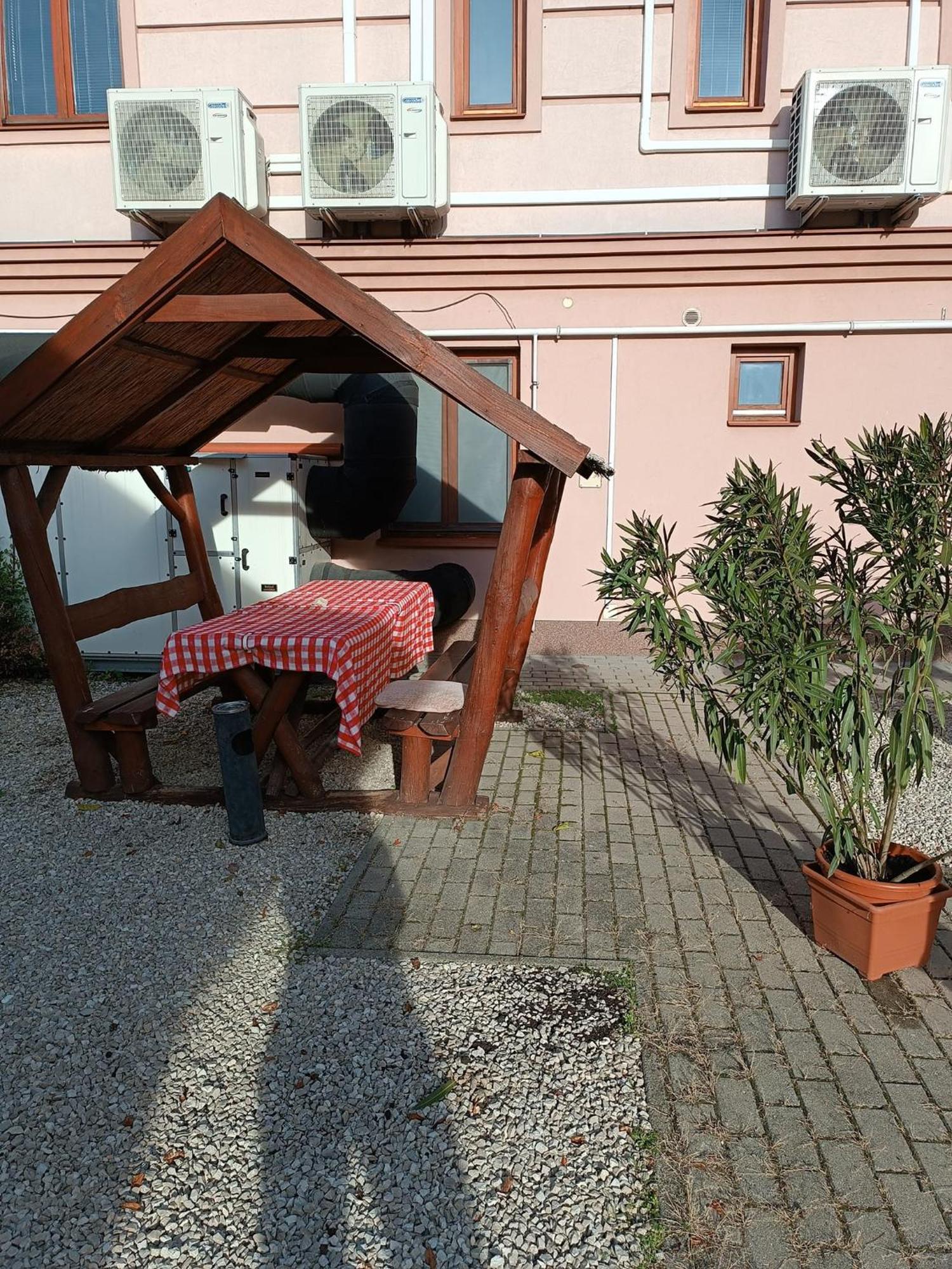 Malom Panzio Bed and Breakfast Kiskunfélegyháza Eksteriør billede