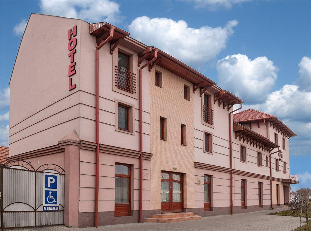 Malom Panzio Bed and Breakfast Kiskunfélegyháza Eksteriør billede
