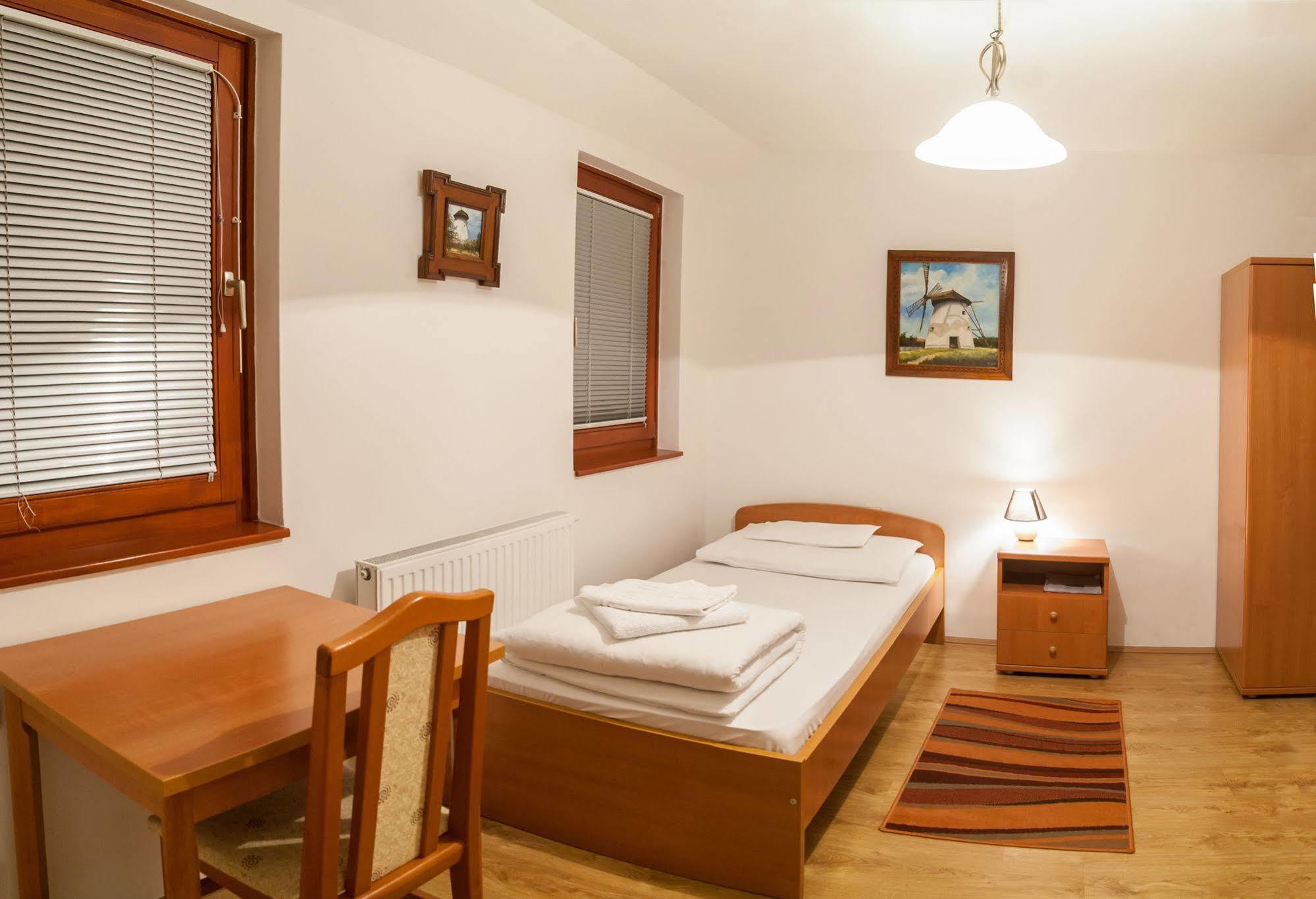Malom Panzio Bed and Breakfast Kiskunfélegyháza Eksteriør billede